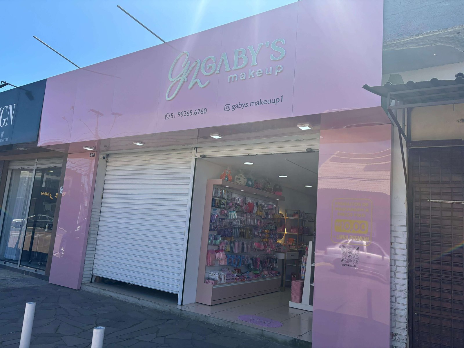 Fachada em ACM para lojas em Canoas, RS – design, recorte e instalação pela Jemyny Comunicação Visual.